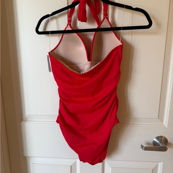 🔥 Red Hot Halter One-Piece Swimsuit – Bombshell Fit 🔥 - Picture 3 of 9